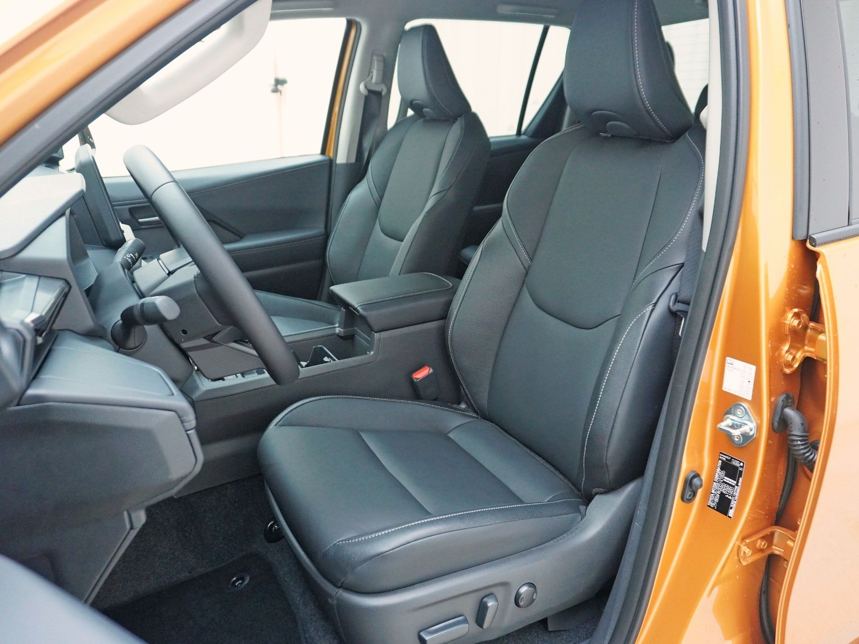 TOYOTA Hilux Double Cab.-Pick-up 2.8 D-4D MHEV 204 Invincible-image-9