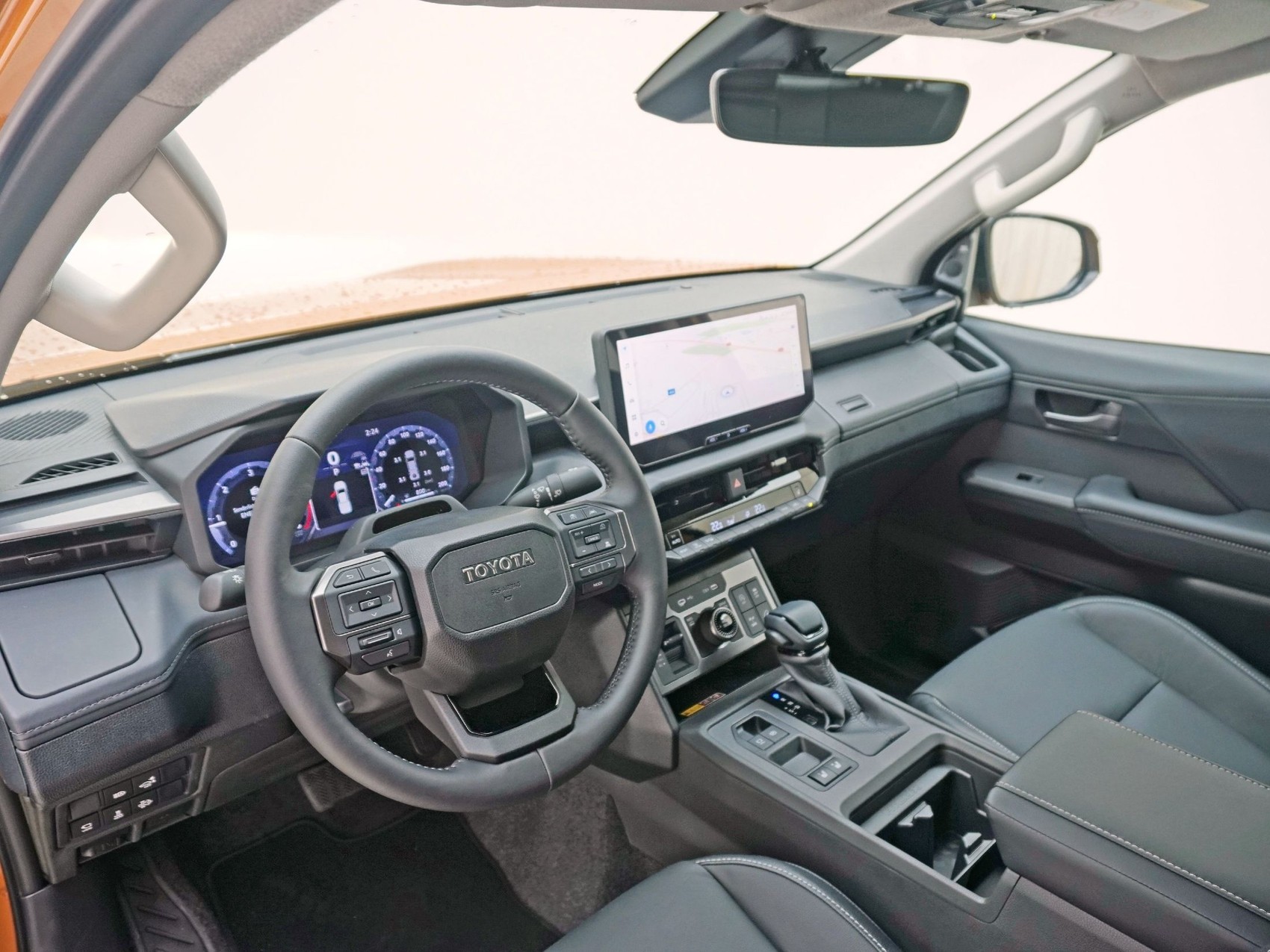 TOYOTA Hilux Double Cab.-Pick-up 2.8 D-4D MHEV 204 Invincible-image-11