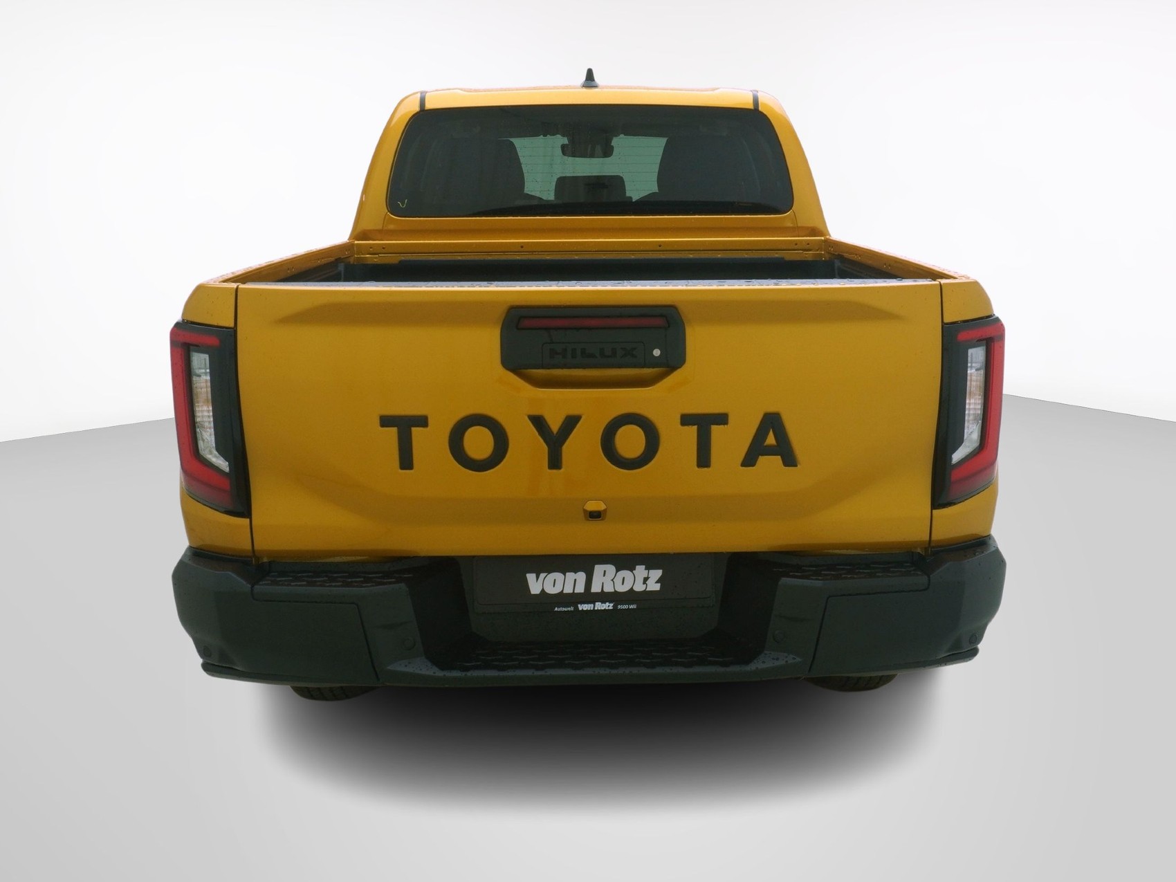 TOYOTA Hilux Double Cab.-Pick-up 2.8 D-4D MHEV 204 Invincible-image-4