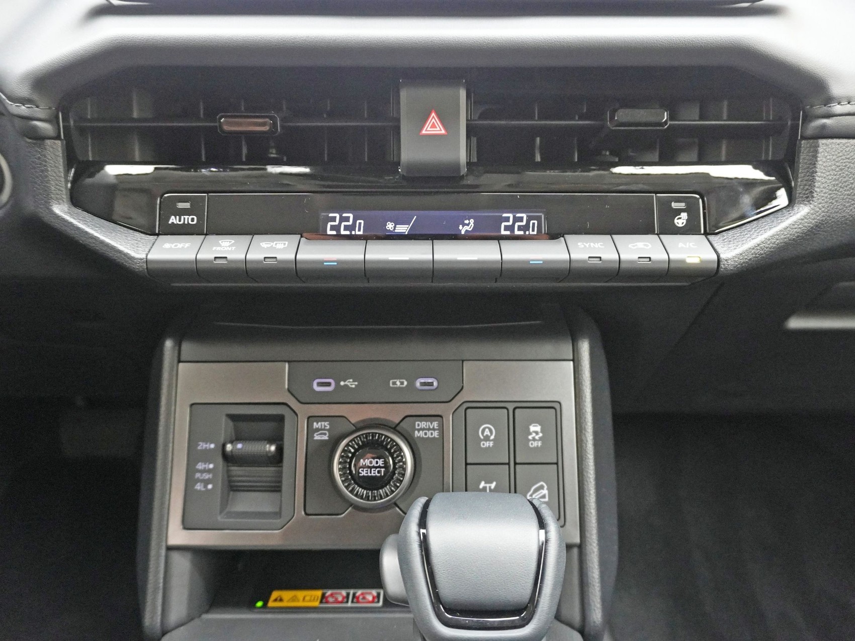 TOYOTA Hilux Double Cab.-Pick-up 2.8 D-4D MHEV 204 Invincible-image-18