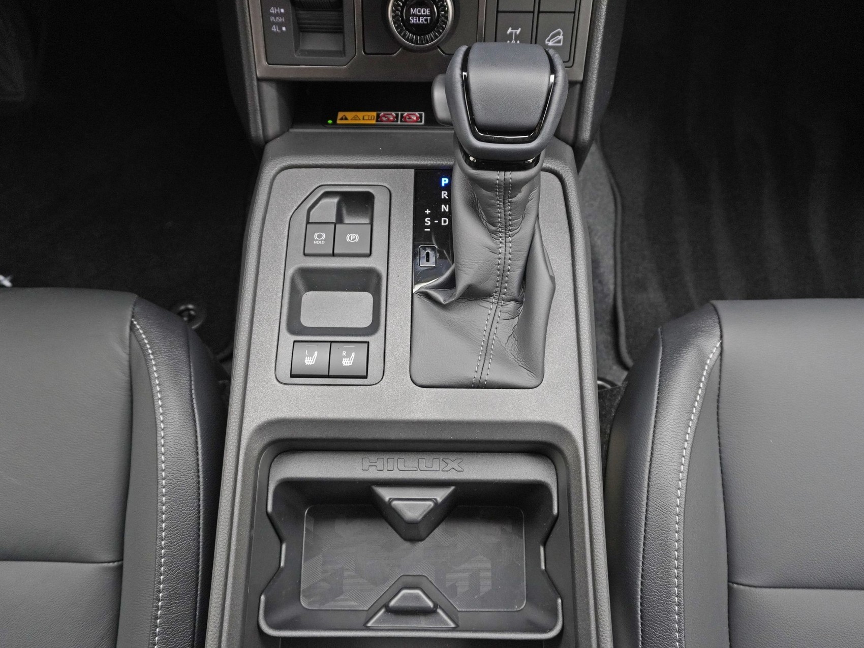 TOYOTA Hilux Double Cab.-Pick-up 2.8 D-4D MHEV 204 Invincible-image-21
