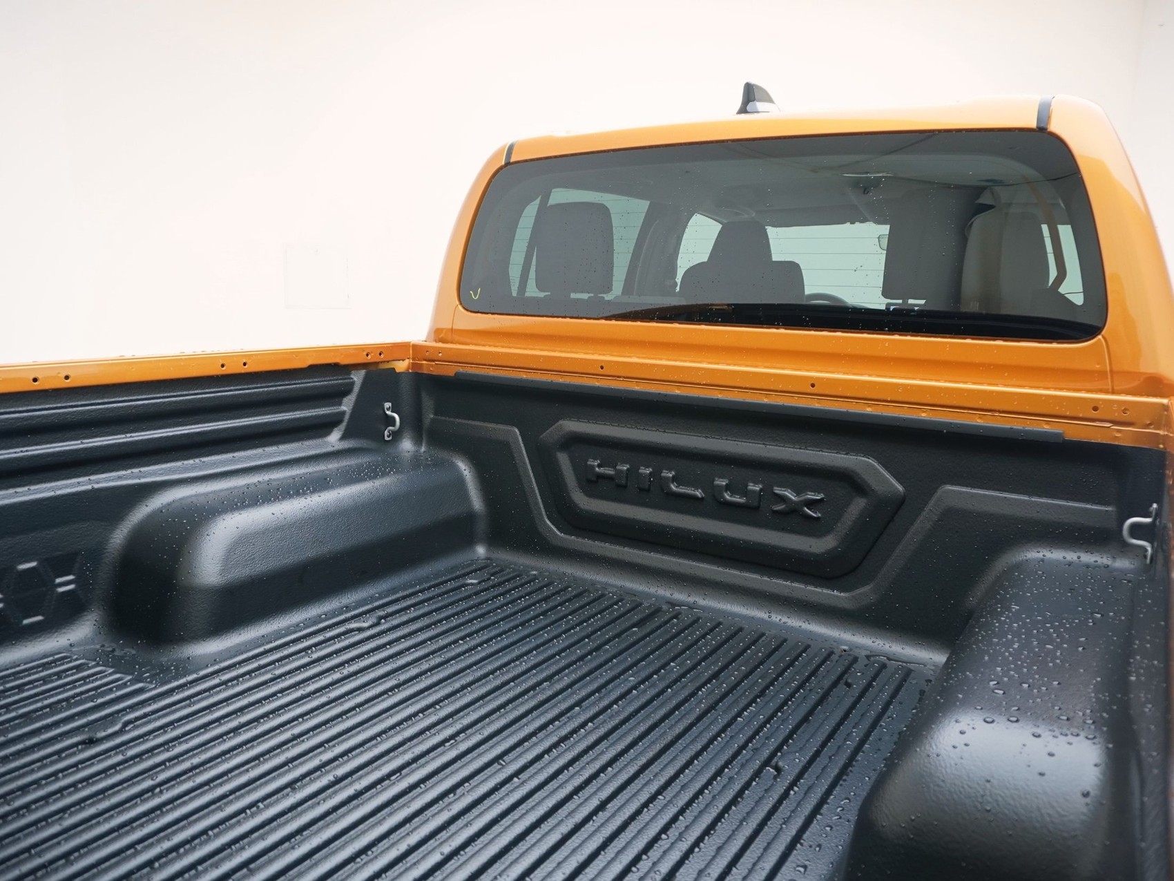 TOYOTA Hilux Double Cab.-Pick-up 2.8 D-4D MHEV 204 Invincible-image-25