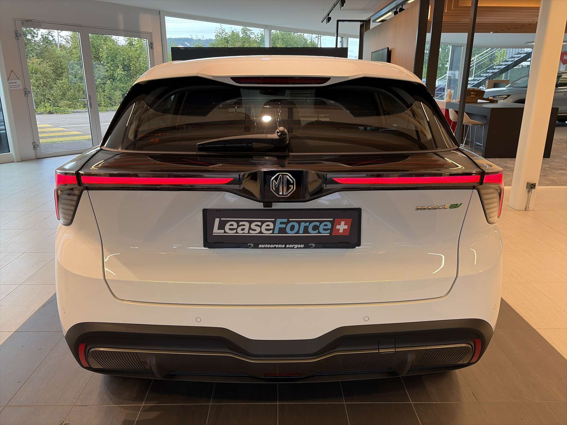 MG 4 EV 64kWh Premium Facelift Automat-image-12