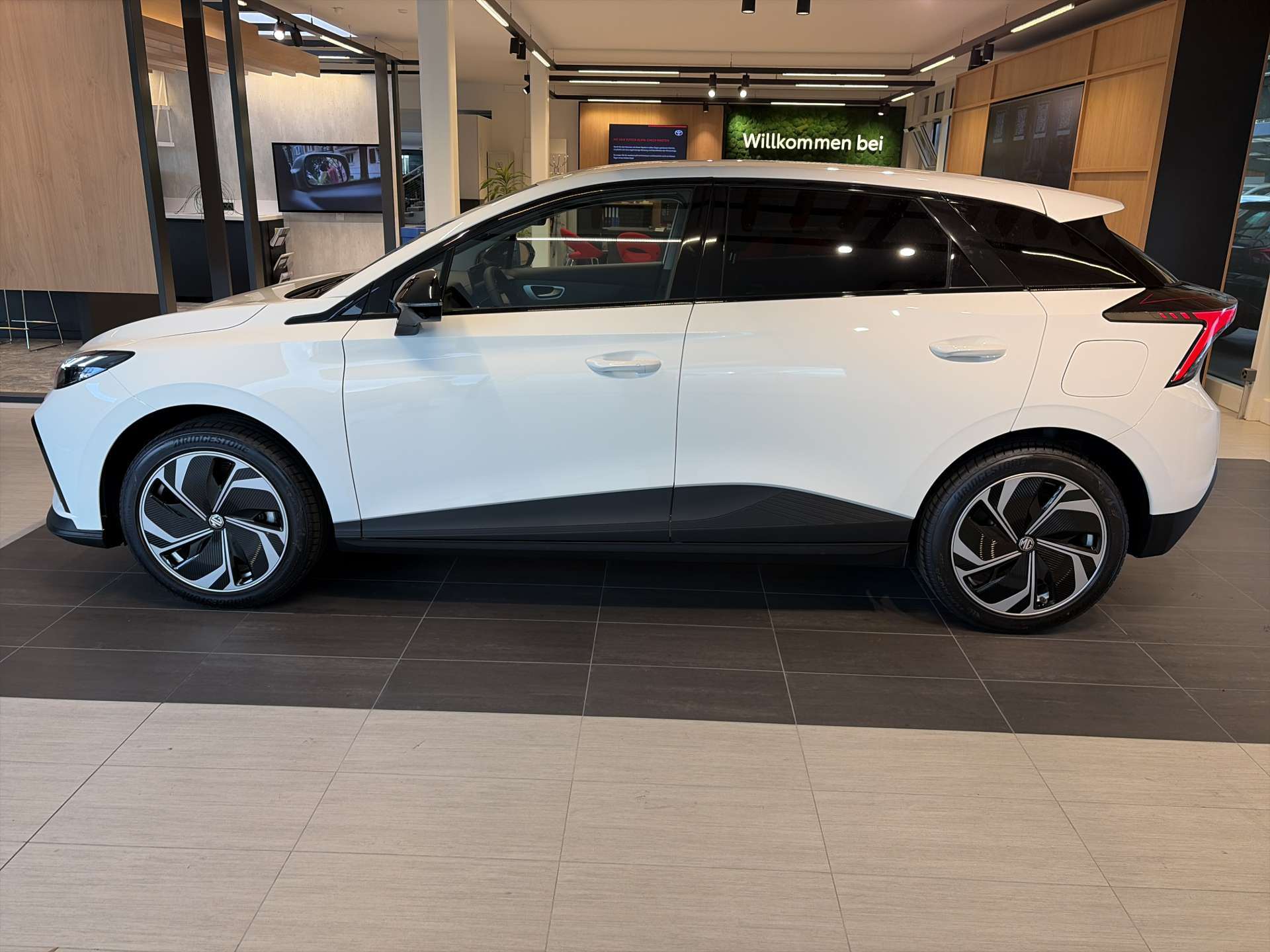 MG 4 EV 64kWh Premium Facelift Automat-image-11