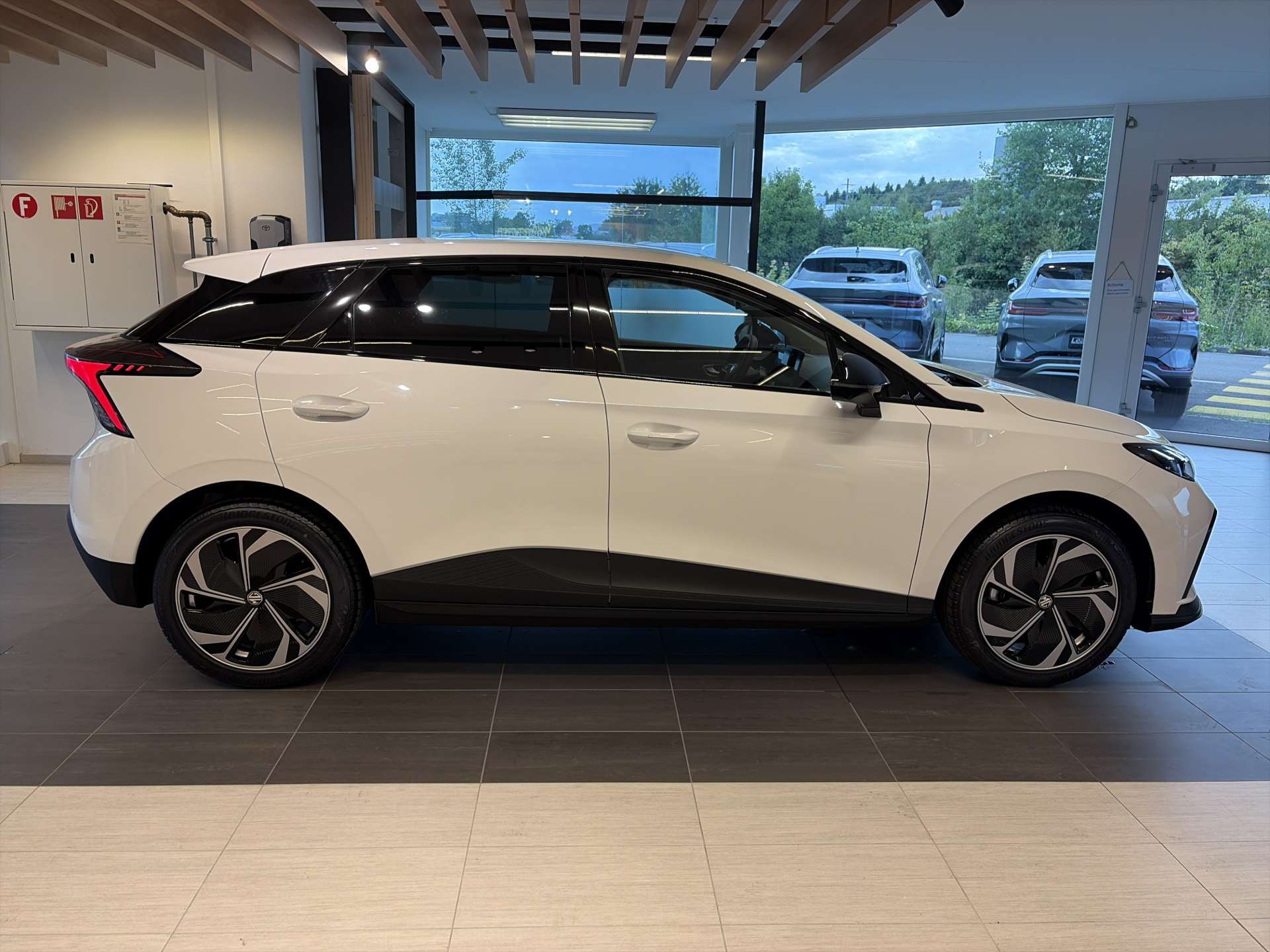 MG 4 EV 64kWh Premium Facelift Automat-image-13