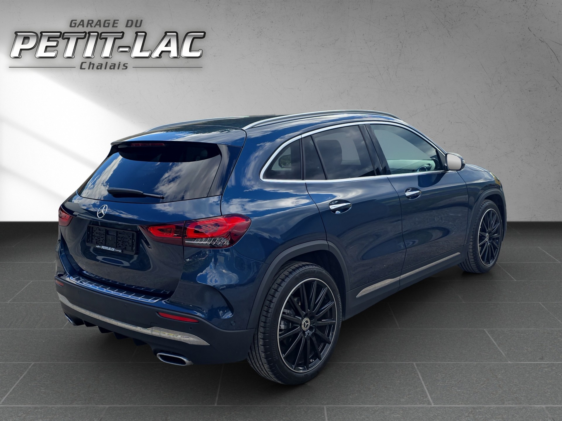 MERCEDES-BENZ GLA 200 4Matic AMG Line 8G-DCT-image-3