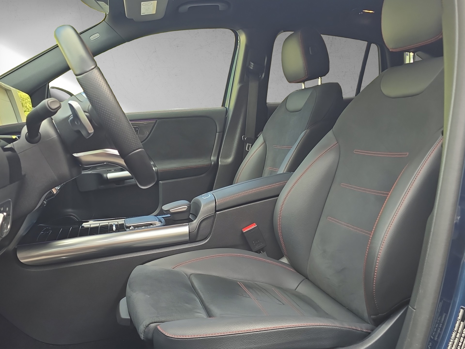 MERCEDES-BENZ GLA 200 4Matic AMG Line 8G-DCT-image-9