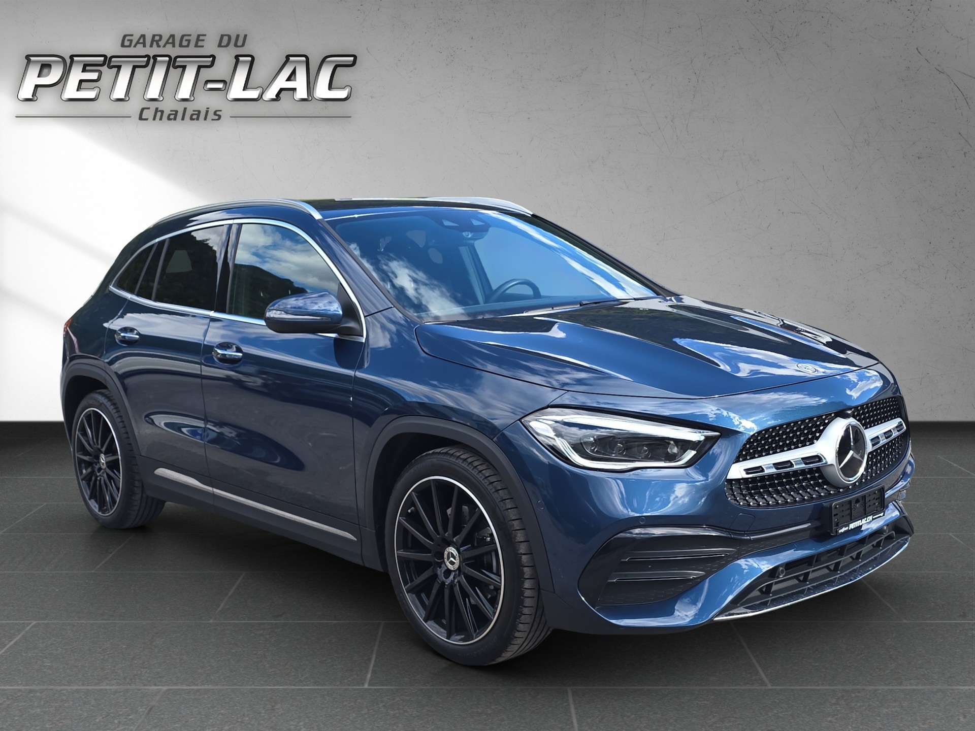MERCEDES-BENZ GLA 200 4Matic AMG Line 8G-DCT-image-0