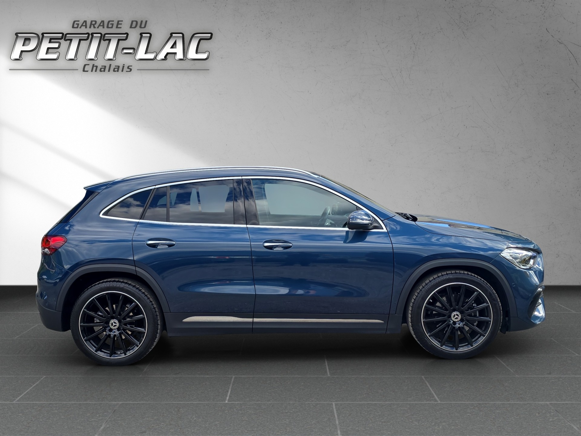 MERCEDES-BENZ GLA 200 4Matic AMG Line 8G-DCT-image-2