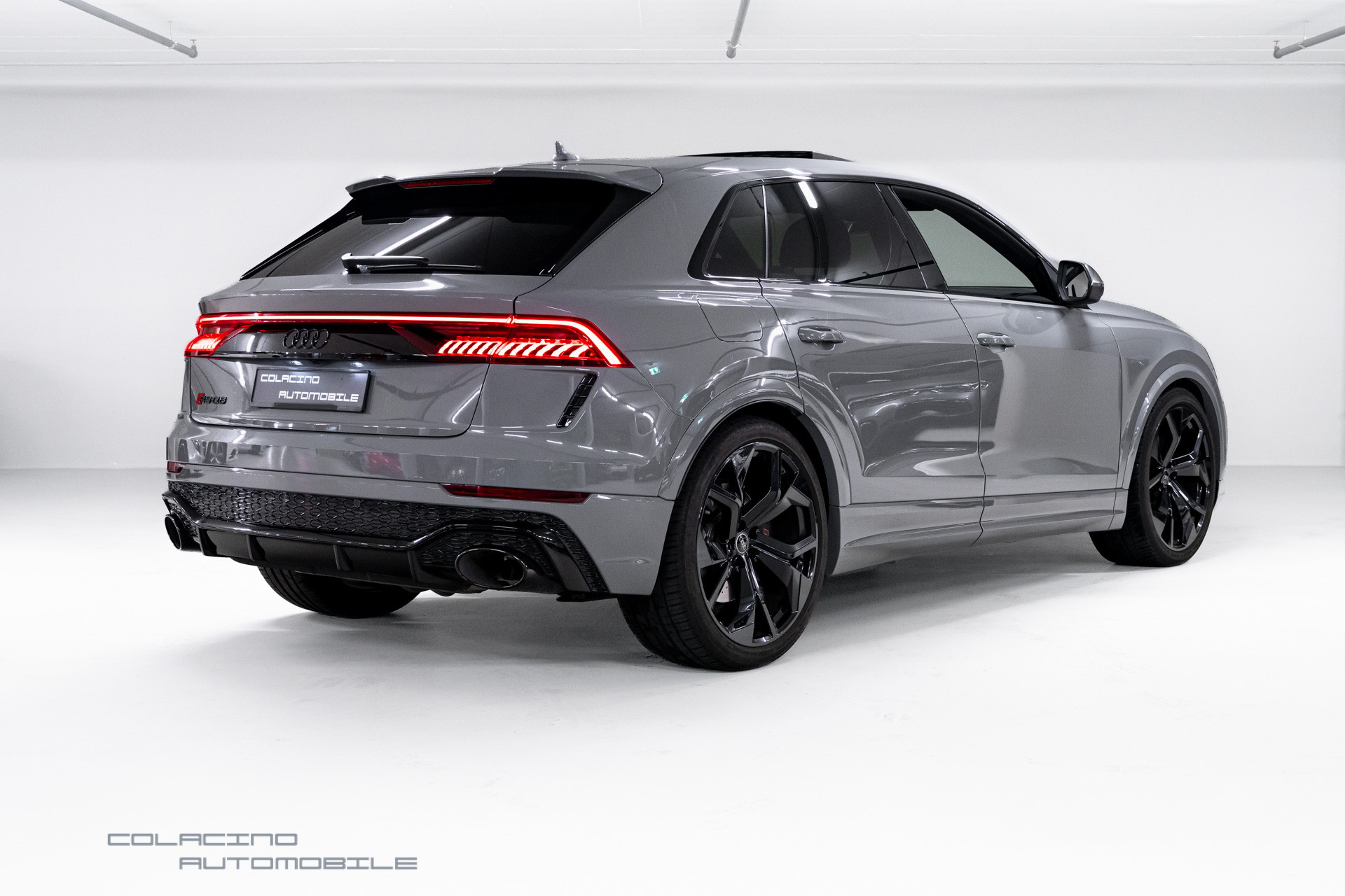 AUDI RSQ8 quattro tiptronic-showroom-element-1