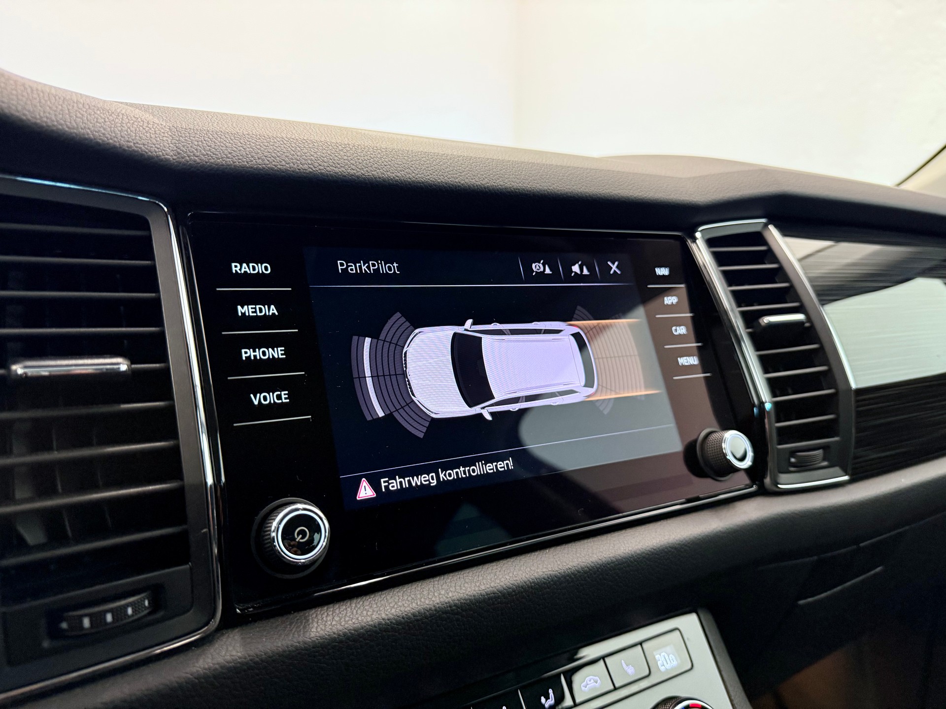 SKODA Kodiaq 2.0 TDI CR Style 4x4 DSG *AHK -2200 kg*-image-21