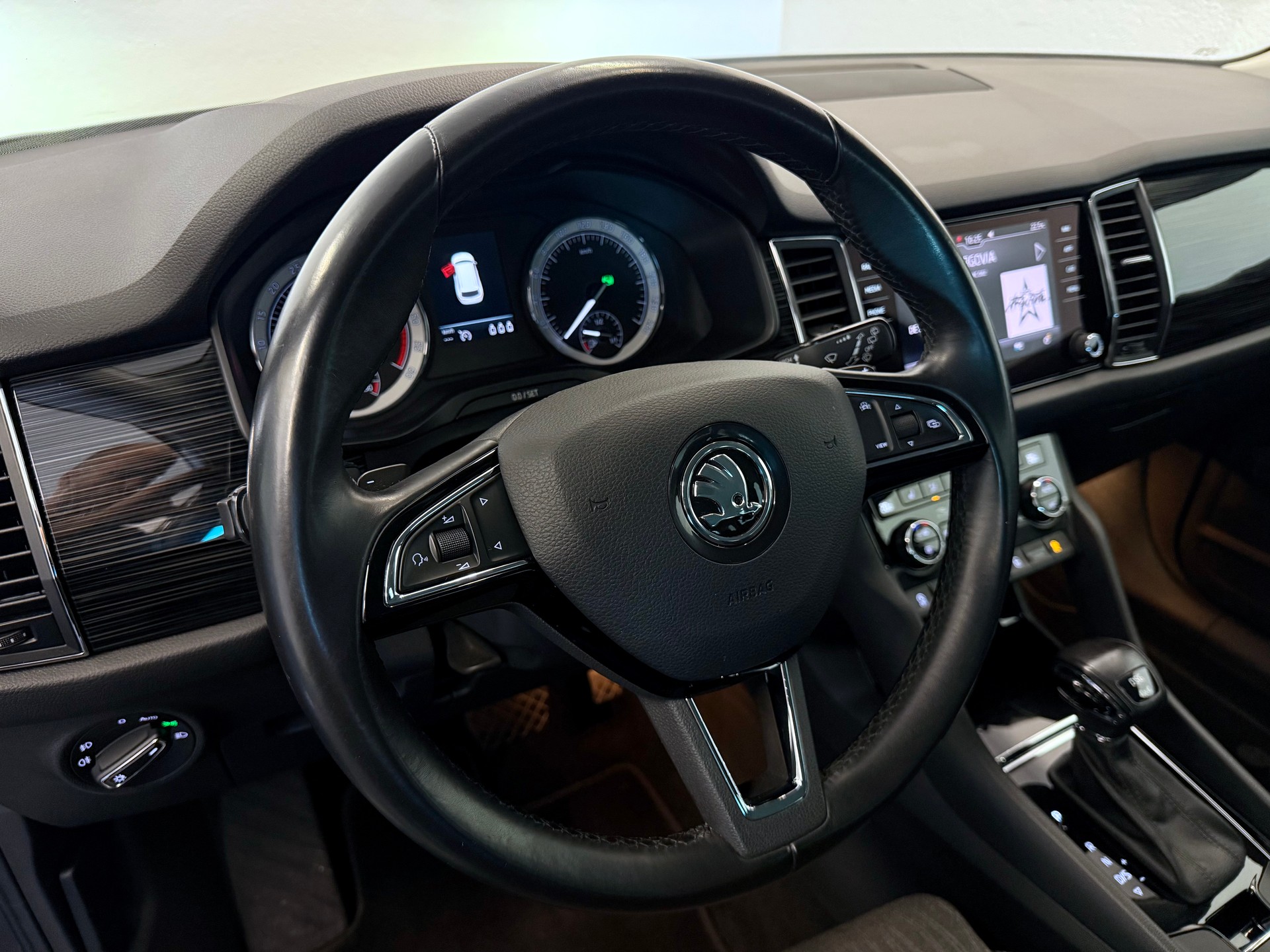 SKODA Kodiaq 2.0 TDI CR Style 4x4 DSG *AHK -2200 kg*-image-16