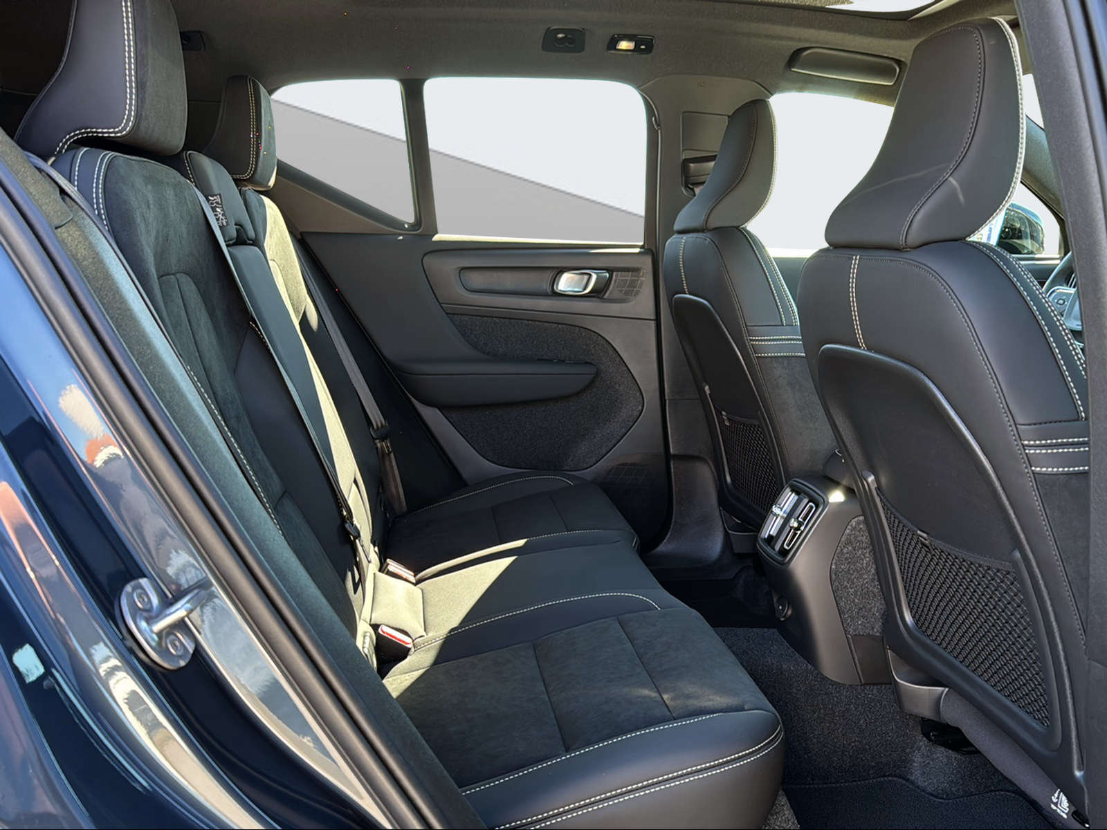 VOLVO EX40 Twin Black Edition AWD-image-10