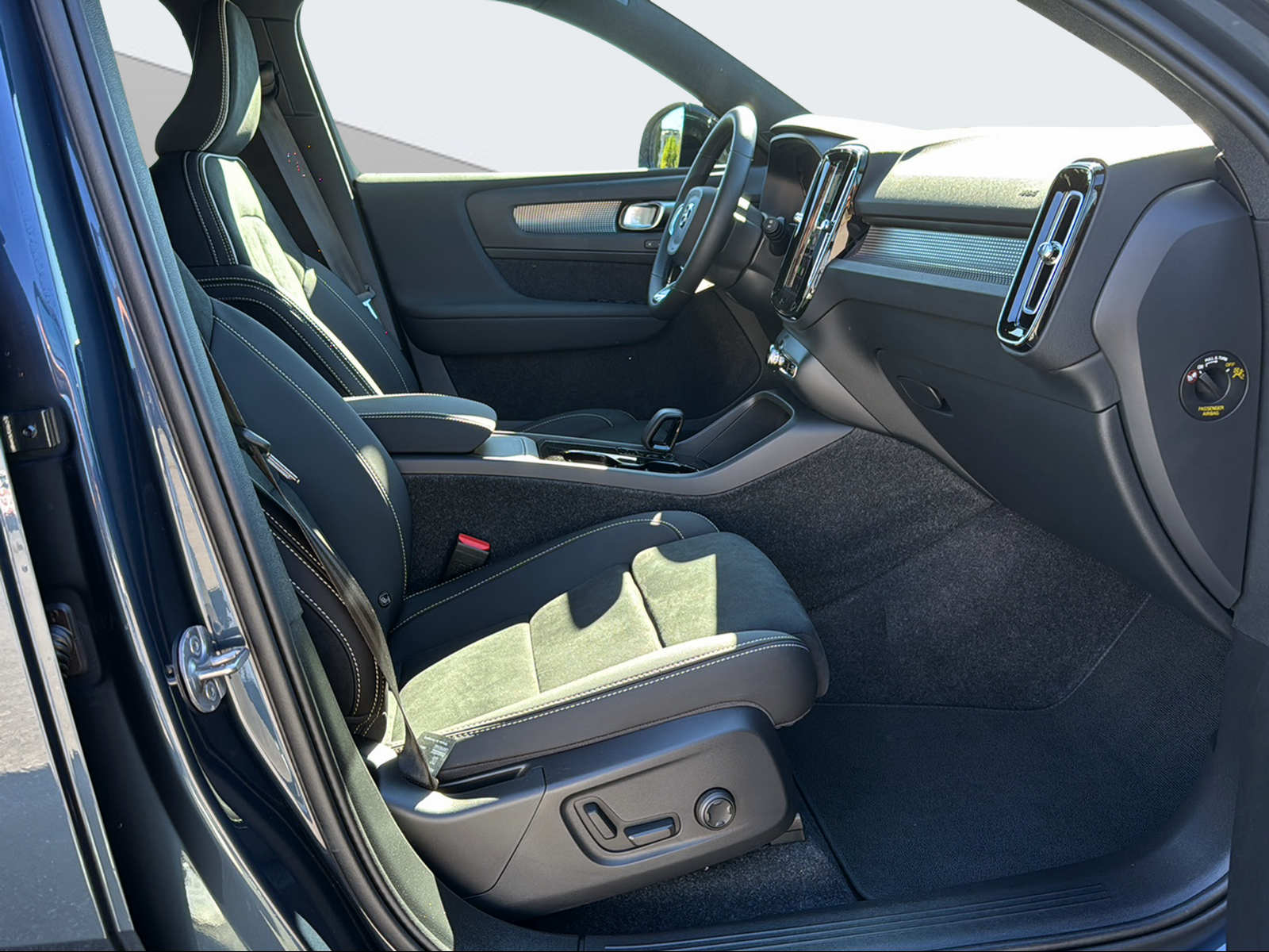 VOLVO EX40 Twin Black Edition AWD-image-14