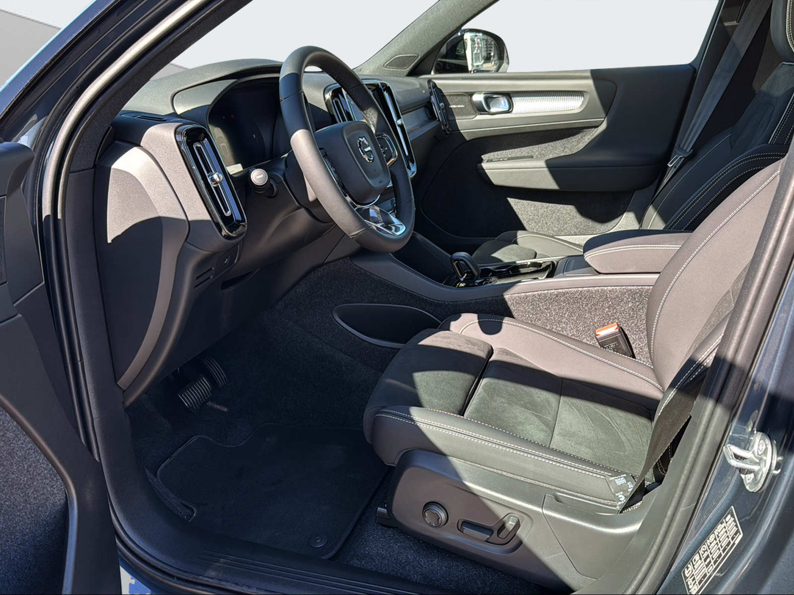 VOLVO EX40 Twin Black Edition AWD-image-9