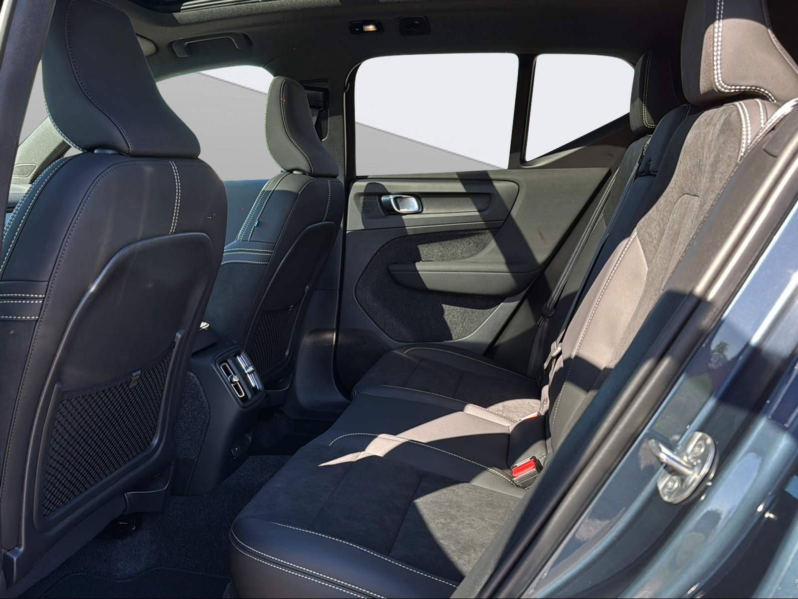 VOLVO EX40 Twin Black Edition AWD-image-13
