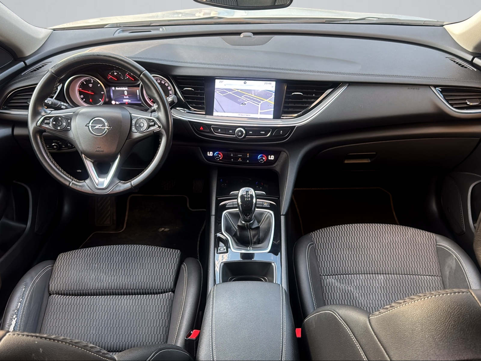 OPEL Insignia 2.0 CDTI Sports Tourer Edition 4WD-image-8