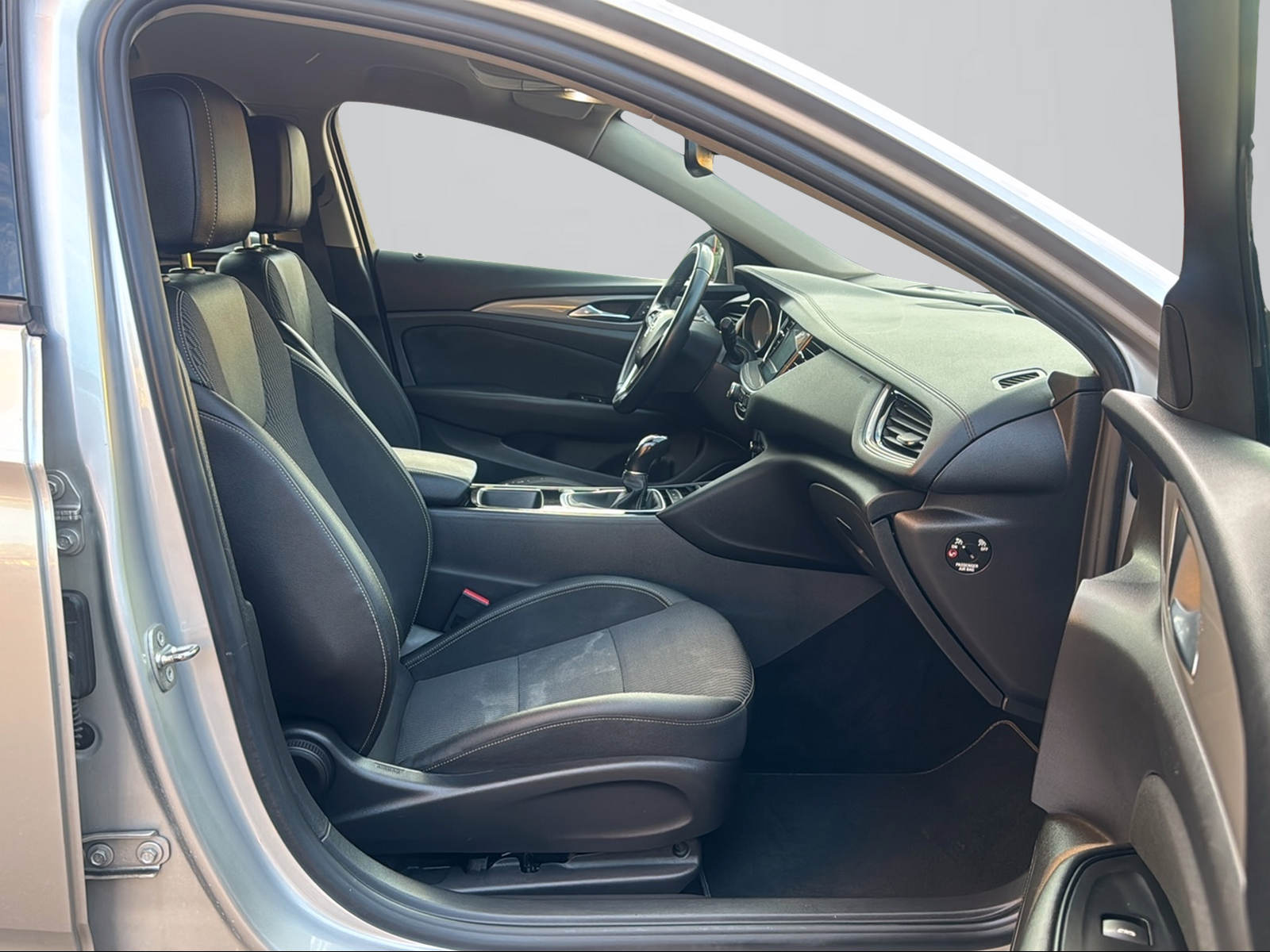 OPEL Insignia 2.0 CDTI Sports Tourer Edition 4WD-image-11