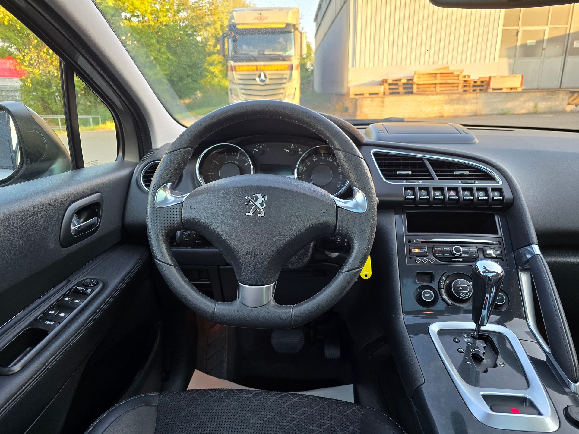 PEUGEOT 3008 1.6 16V T Platinum Tiptronic-image-18