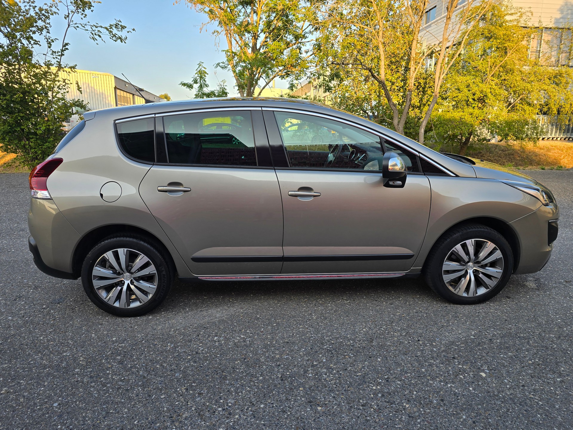 PEUGEOT 3008 1.6 16V T Platinum Tiptronic-image-9