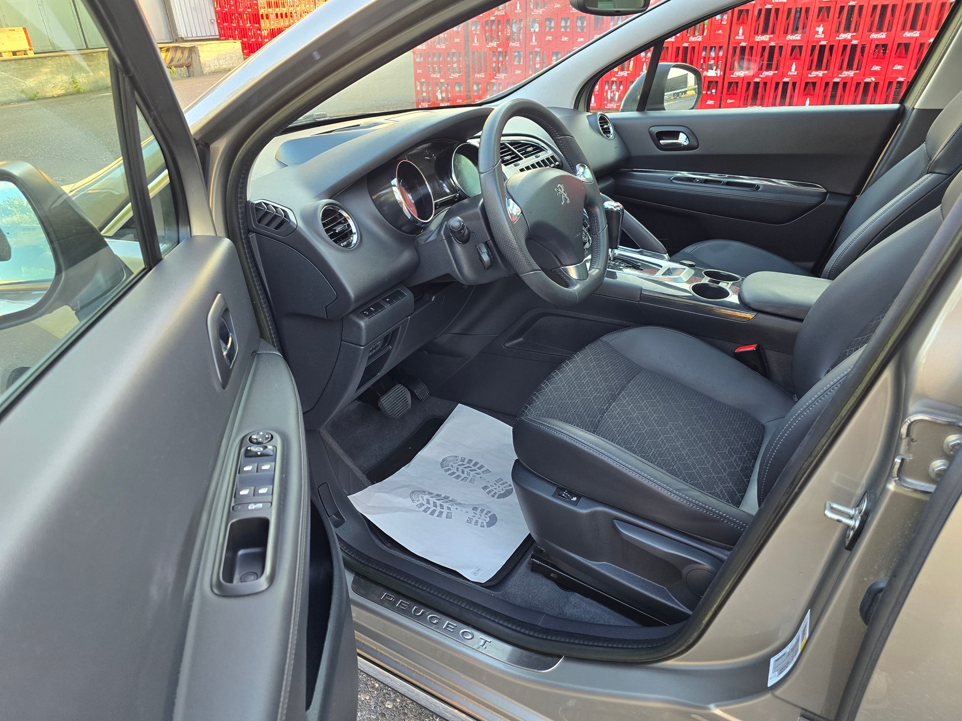 PEUGEOT 3008 1.6 16V T Platinum Tiptronic-image-14