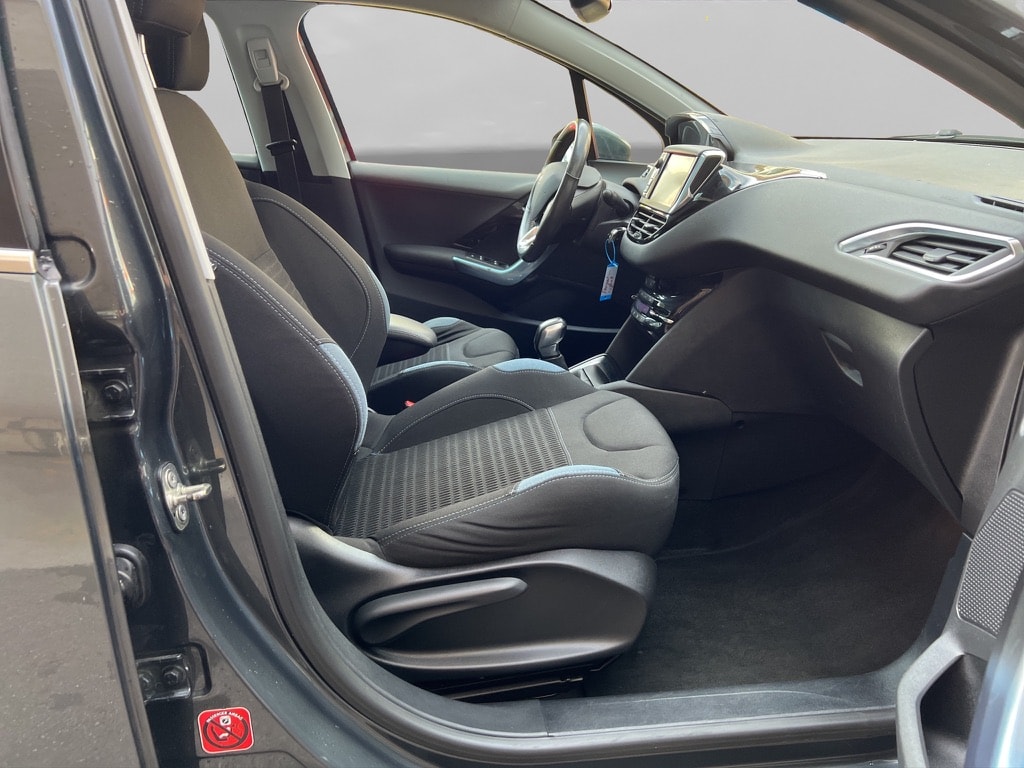 PEUGEOT 208 1.6 VTI Intuitive-image-9