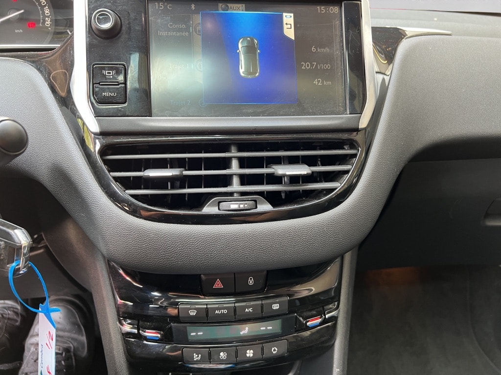 PEUGEOT 208 1.6 VTI Intuitive-image-14