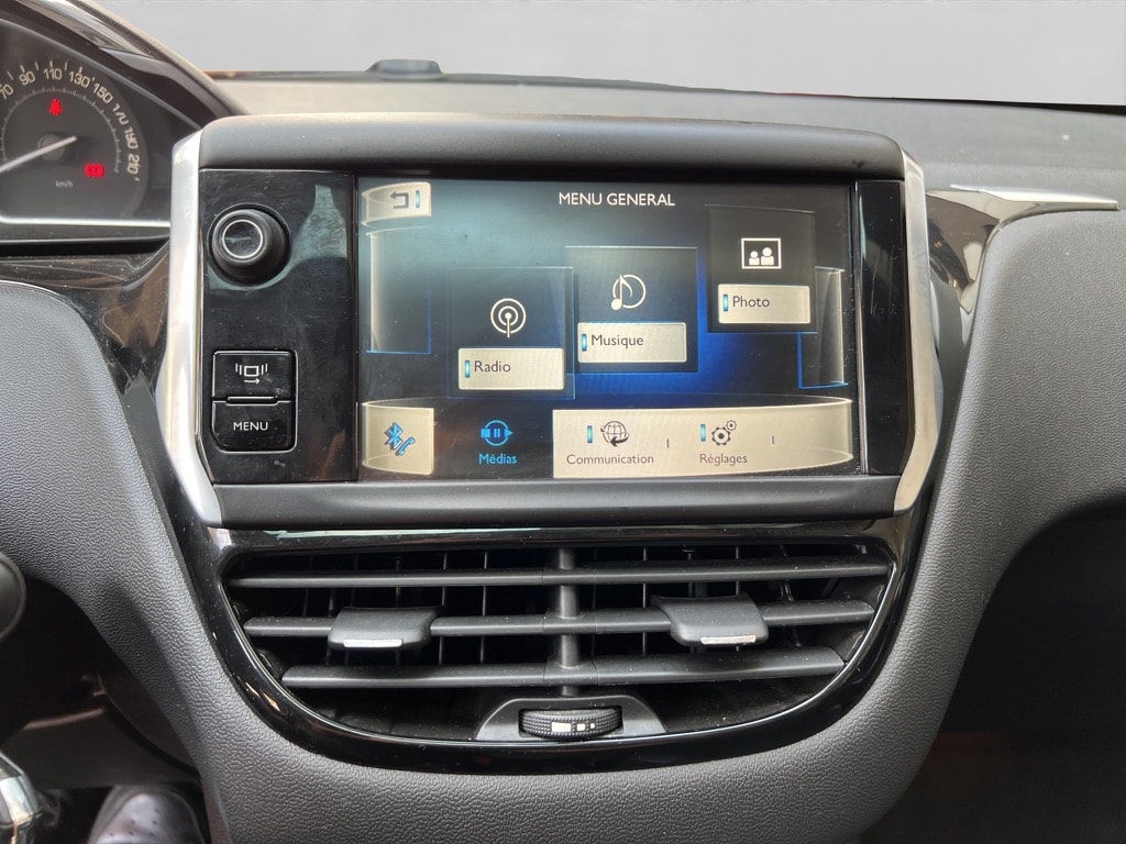 PEUGEOT 208 1.6 VTI Intuitive-image-13