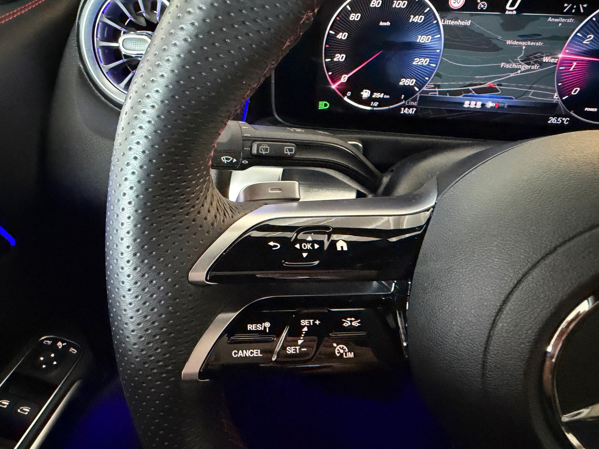 MERCEDES-BENZ GLB 250 4Matic 8G-Tronic AMG LINE-image-16