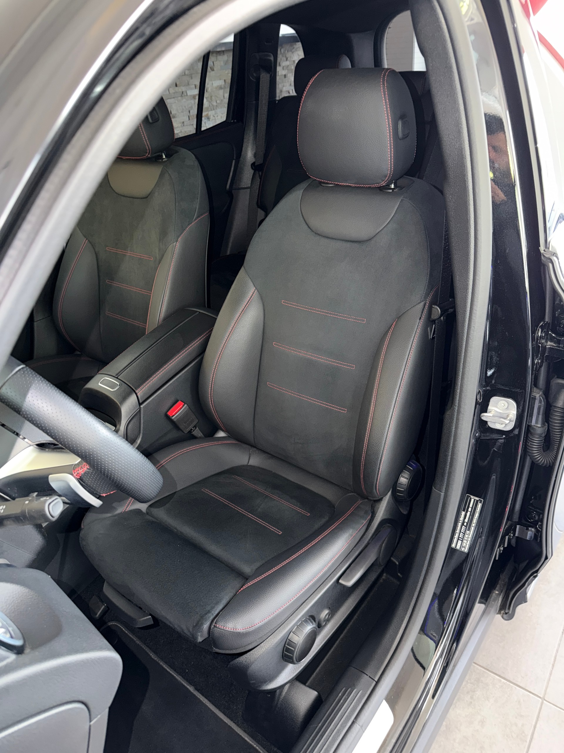 MERCEDES-BENZ GLB 250 4Matic 8G-Tronic AMG LINE-image-10