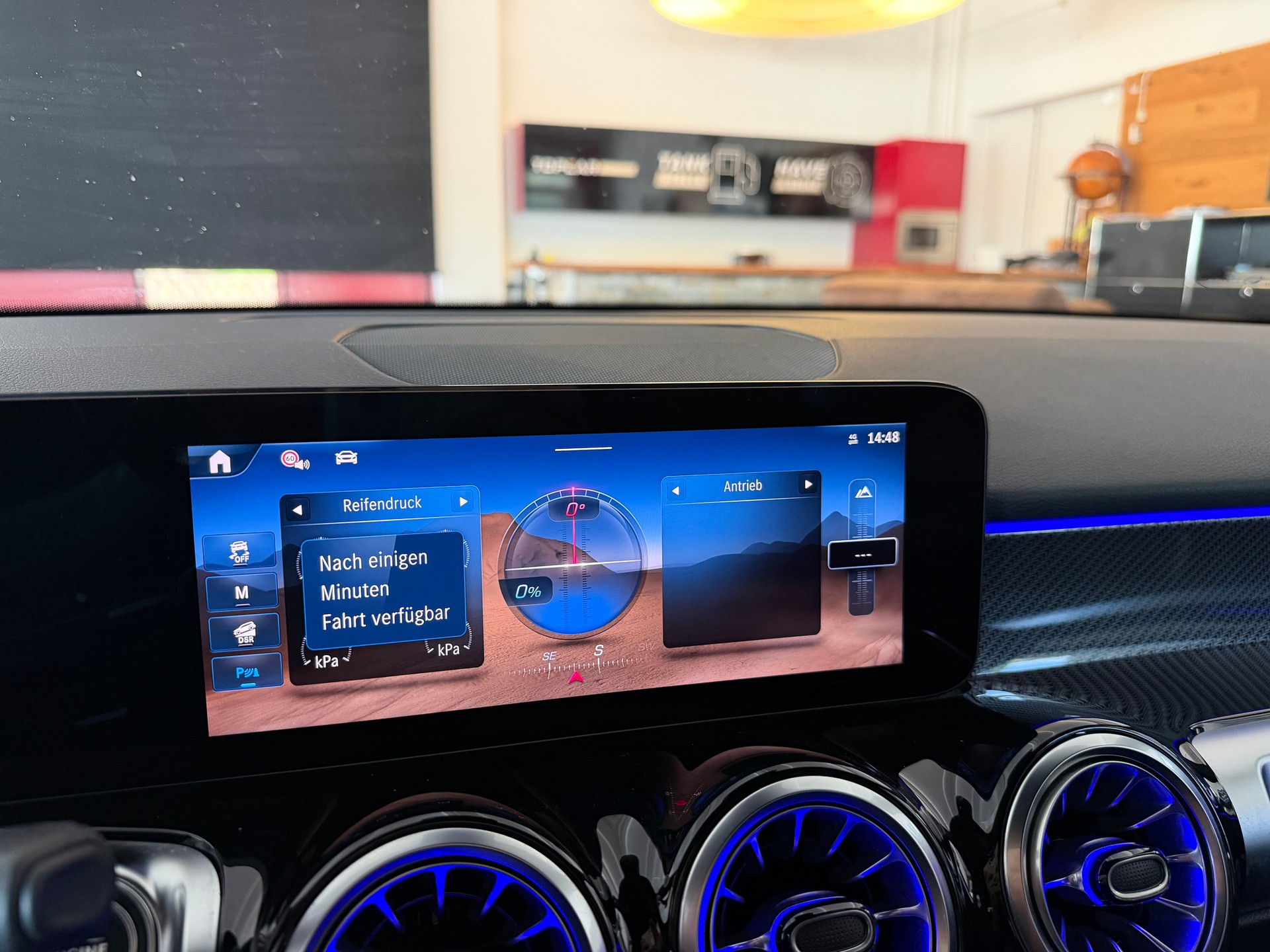 MERCEDES-BENZ GLB 250 4Matic 8G-Tronic AMG LINE-image-23