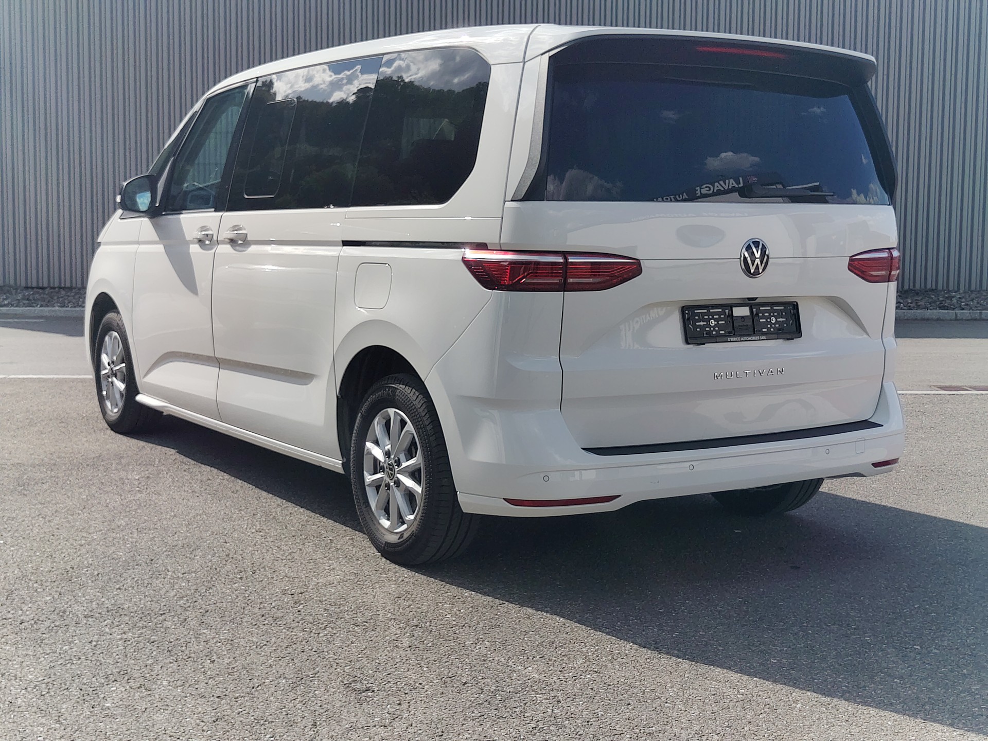 VW Multivan 1.5 TSI Liberty DSG-image-2