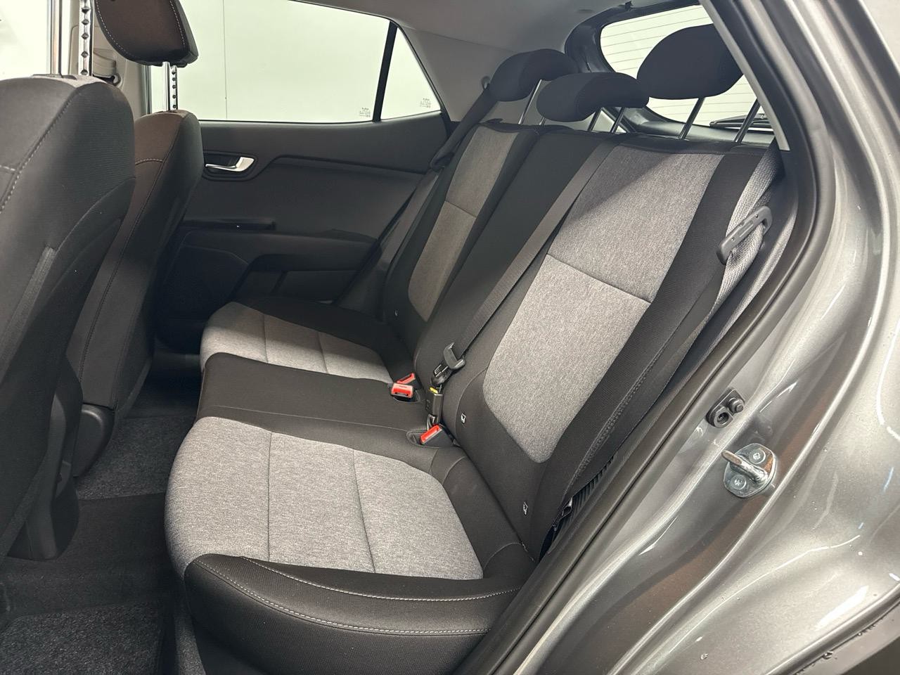 KIA Stonic 1.0 T-GD MHEV Power DCT-image-8