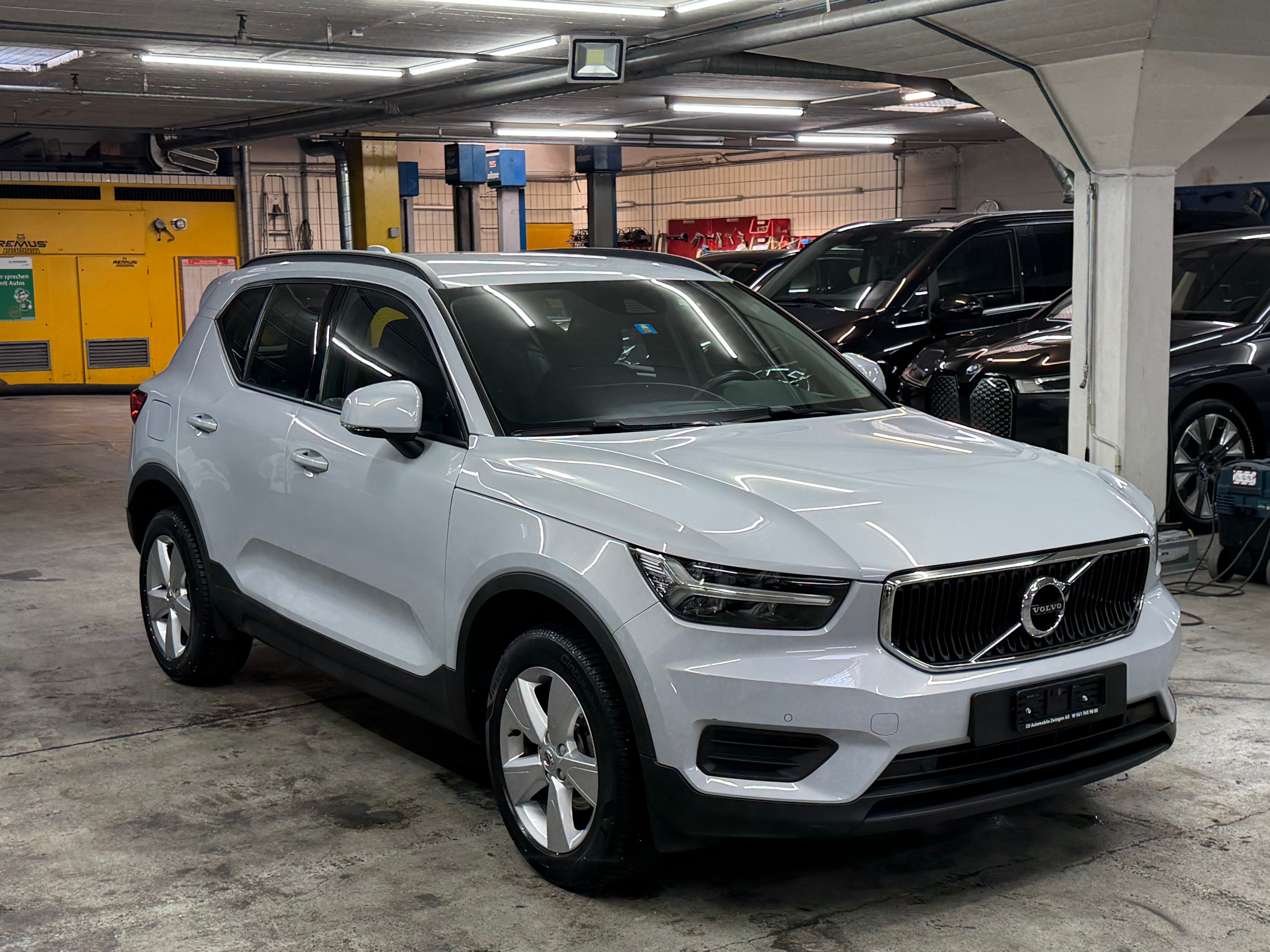 VOLVO XC40 T2 Momentum Geartronic — slika 1