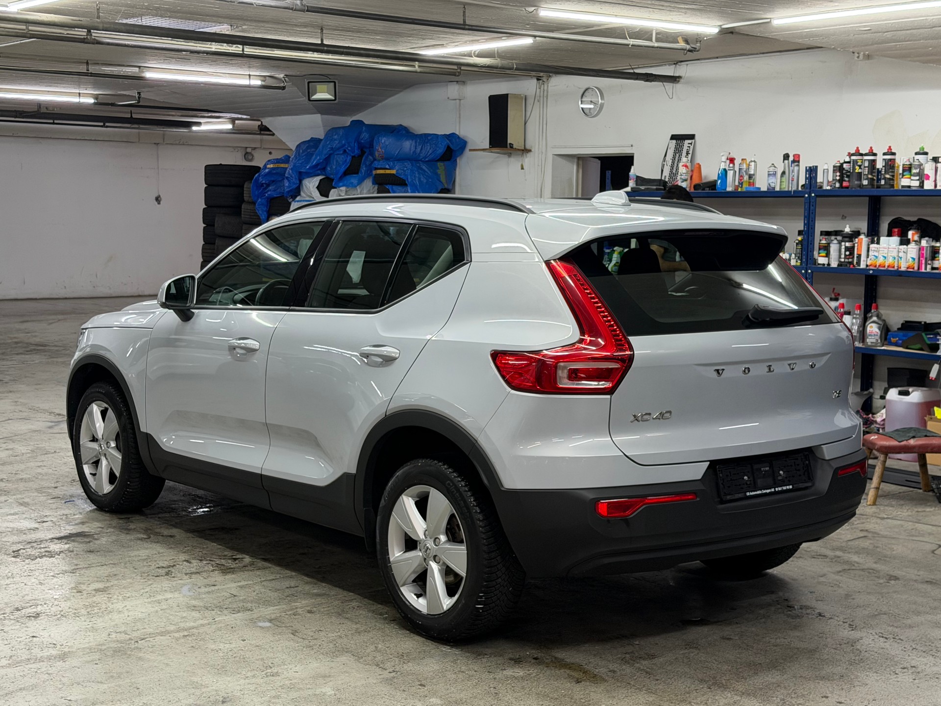 VOLVO XC40 T2 Momentum Geartronic-image-2