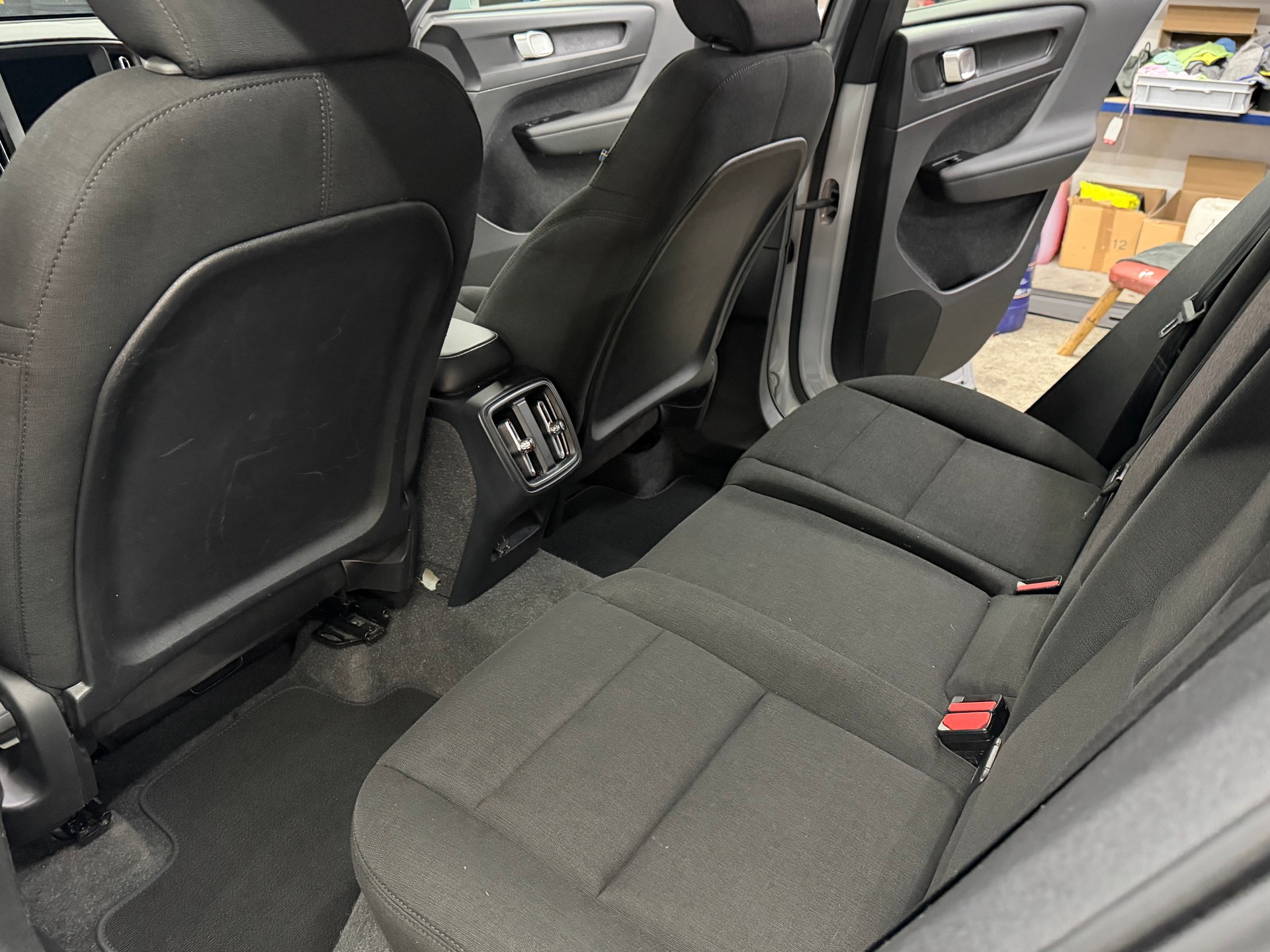 VOLVO XC40 T2 Momentum Geartronic-image-9