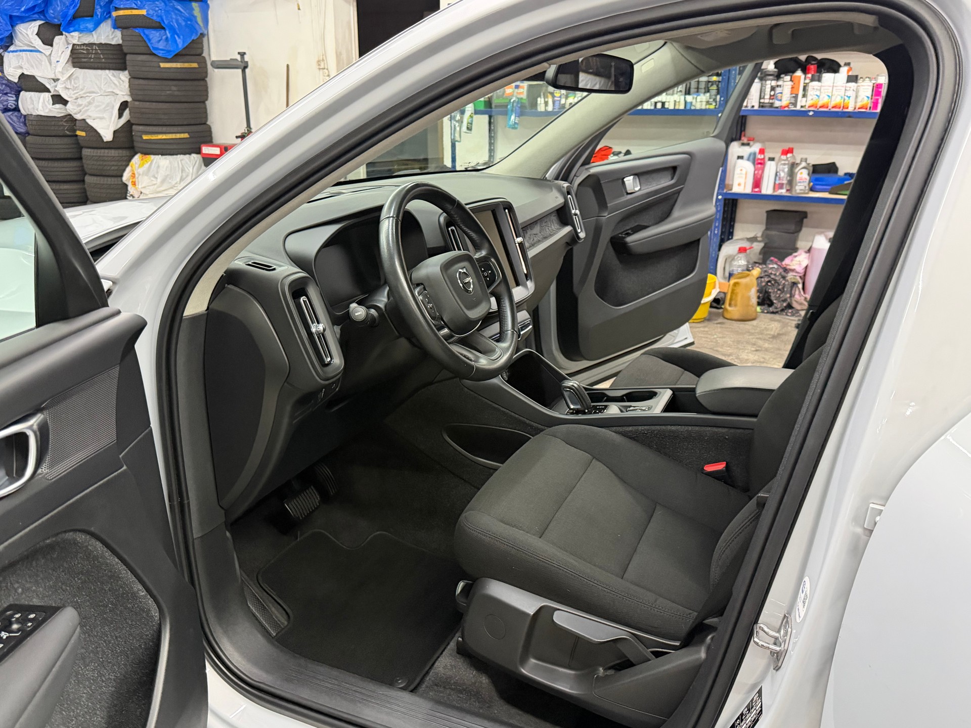 VOLVO XC40 T2 Momentum Geartronic-image-6