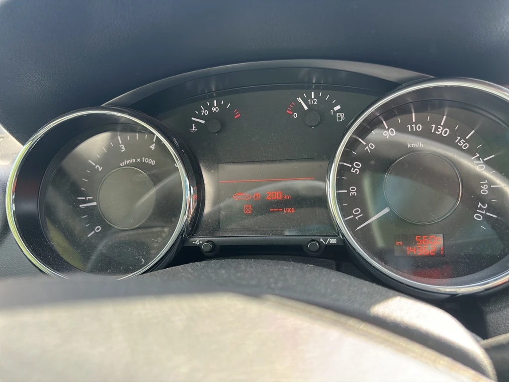 PEUGEOT 5008 1.6 16V T Sport Pack-image-14