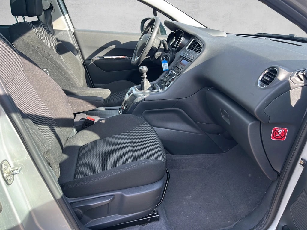 PEUGEOT 5008 1.6 16V T Sport Pack-image-9