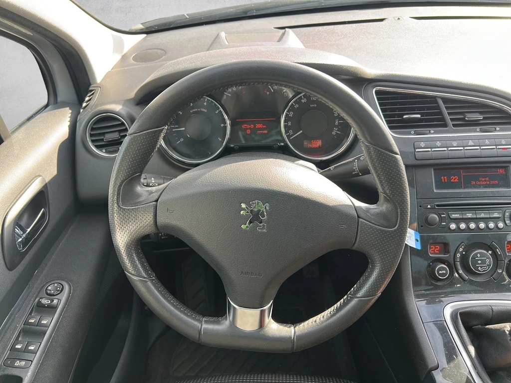 PEUGEOT 5008 1.6 16V T Sport Pack-image-11