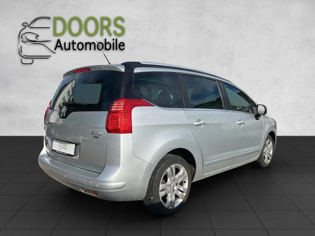 PEUGEOT 5008 1.6 16V T Sport Pack-image-5