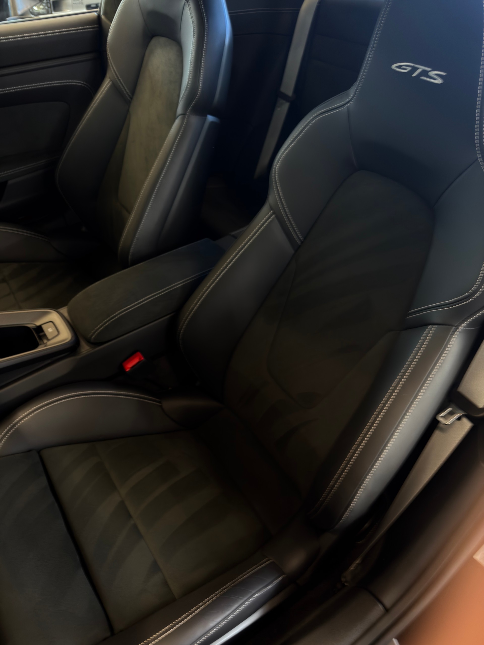 PORSCHE Carrera 4 GTS-image-12