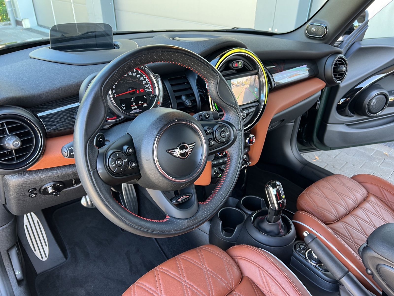 MINI Cooper John Cooper Works Cabriolet Steptronic-image-9