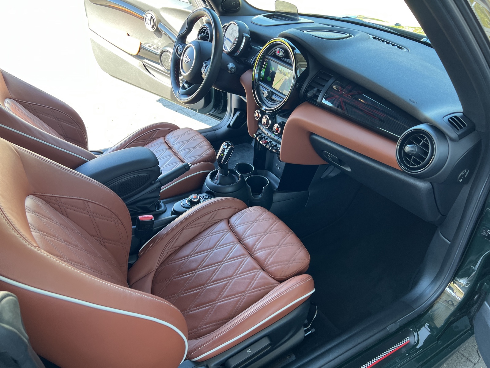 MINI Cooper John Cooper Works Cabriolet Steptronic-image-6