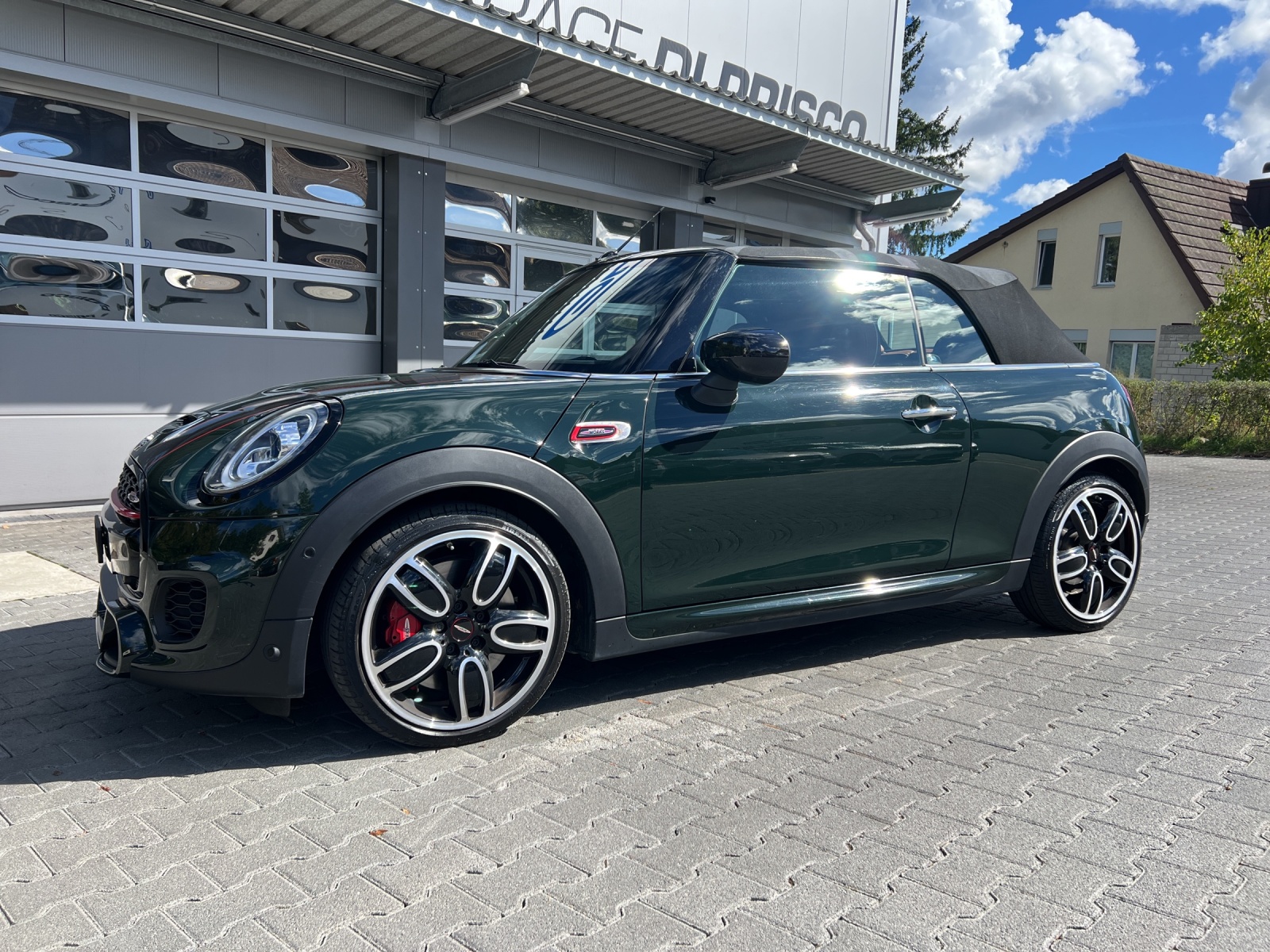 MINI Cooper John Cooper Works Cabriolet Steptronic-image-0