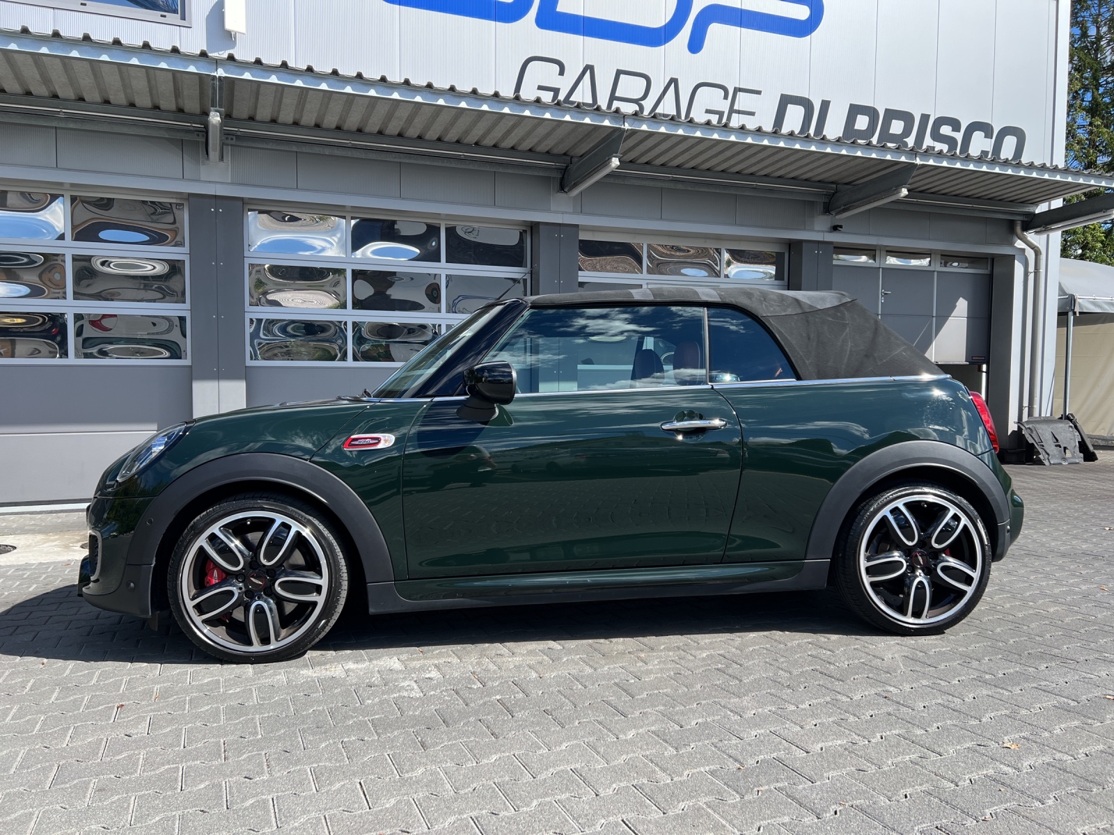 MINI Cooper John Cooper Works Cabriolet Steptronic-image-1