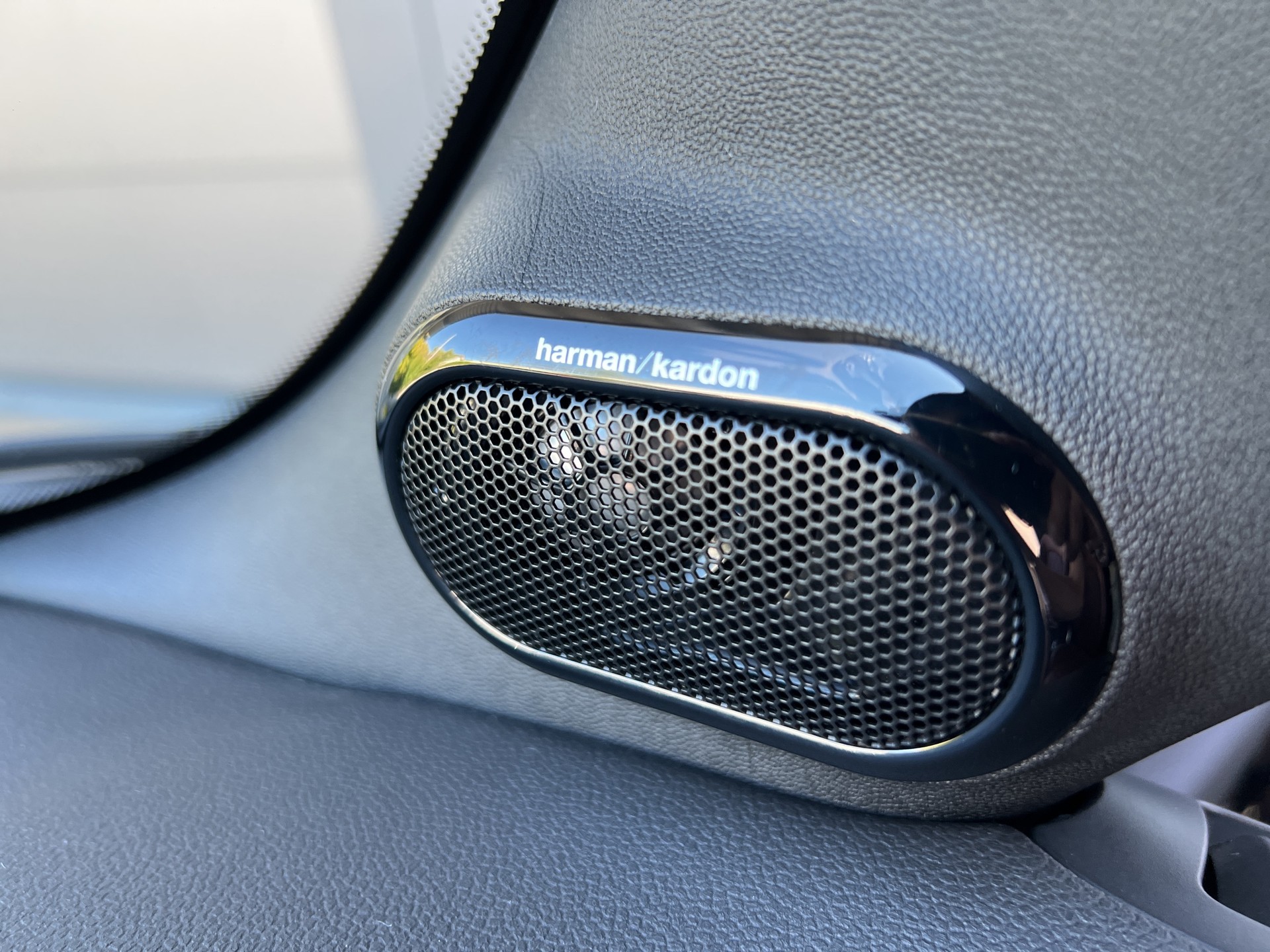 MINI Cooper John Cooper Works Cabriolet Steptronic-image-8