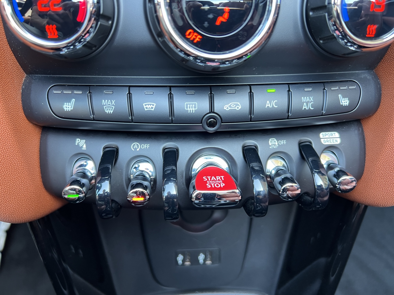 MINI Cooper John Cooper Works Cabriolet Steptronic-image-12