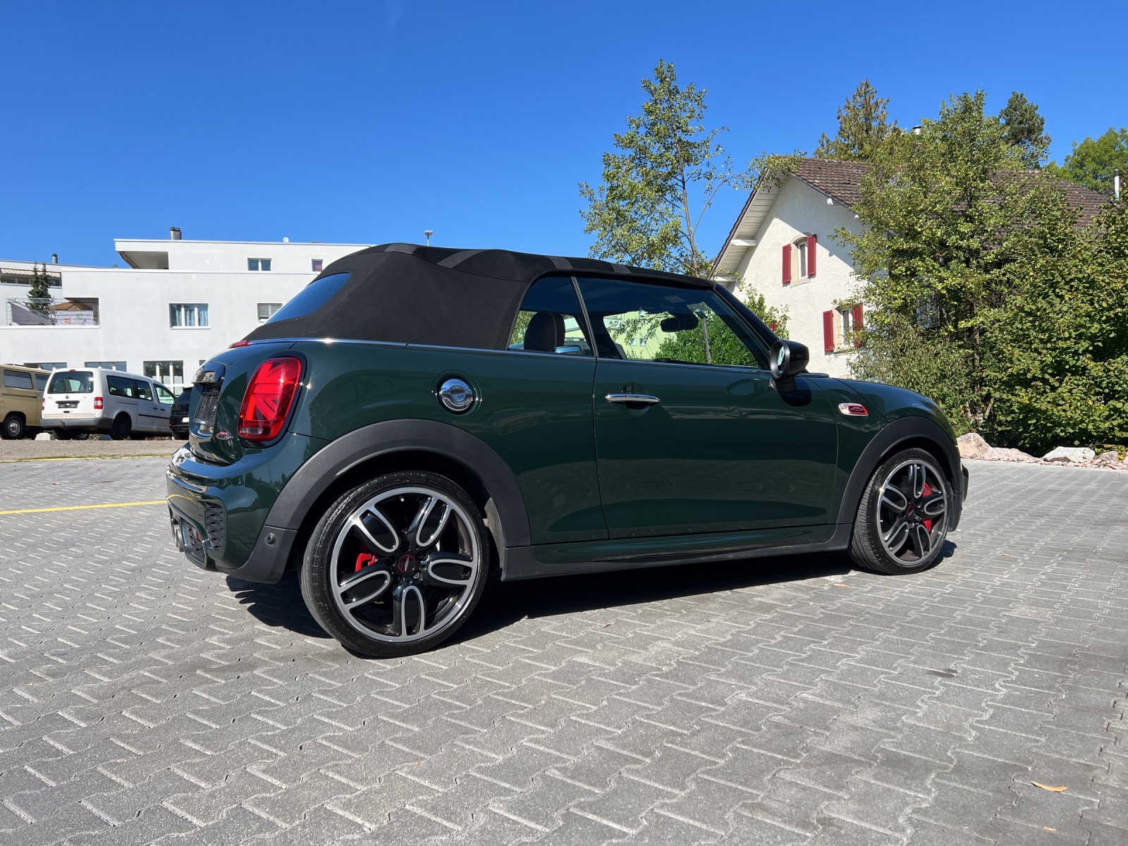 MINI Cooper John Cooper Works Cabriolet Steptronic-image-3