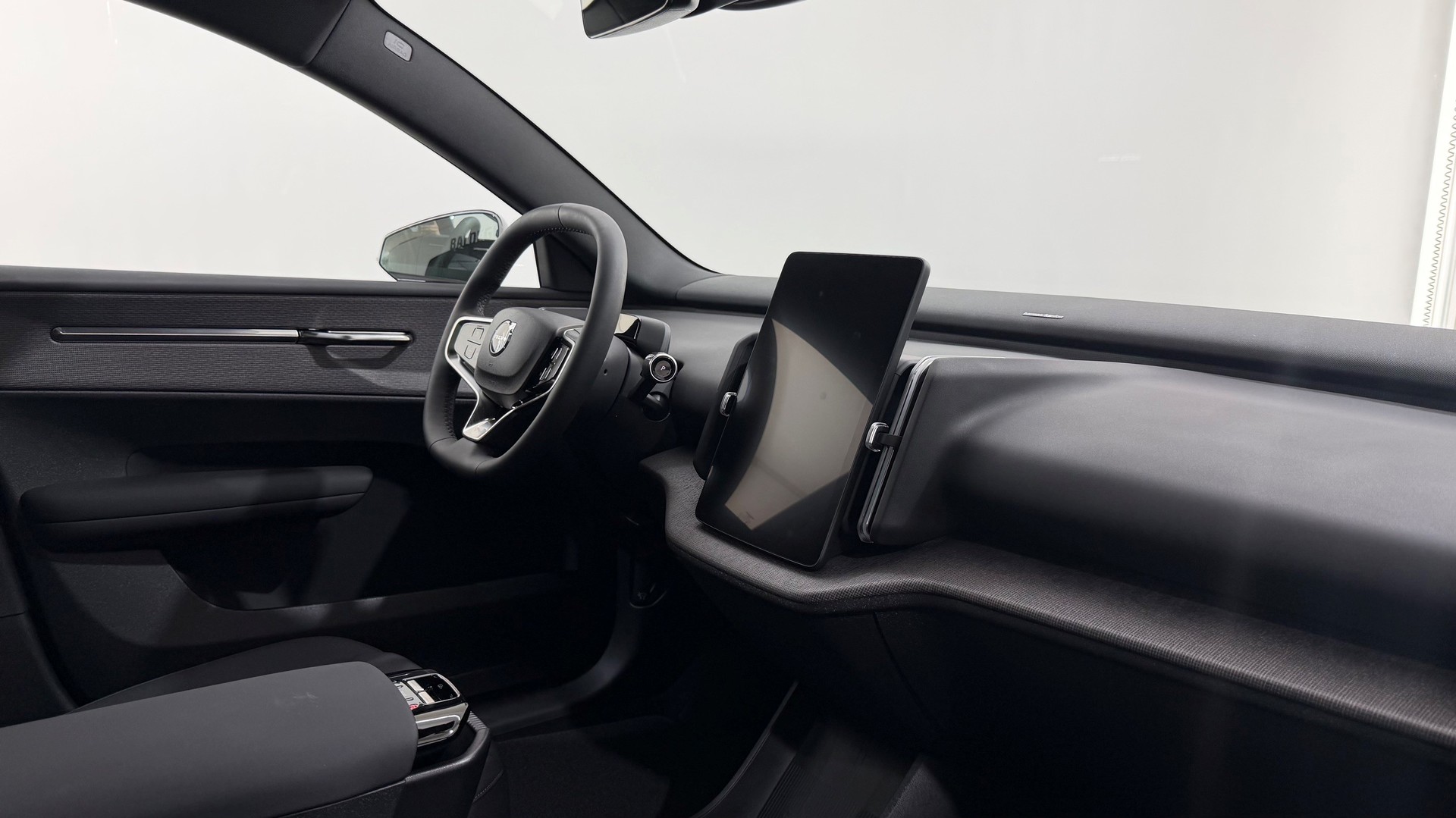 VOLVO EX 30 P8 Ultra AWD-image-4